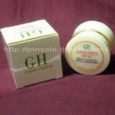 ผิวหน้าขาวใส ปลอดภัย ด้วยชุดครีมหน้าขาวใส Green Herbal