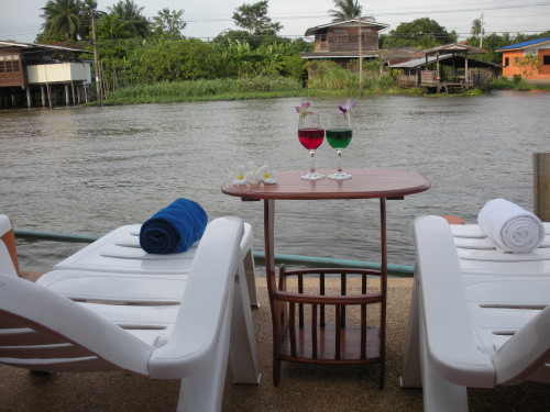 เรือนริมน้ำรีสอร์ทนนทบุรี รีสอร์ท ทรงไทยติดริมแม่น้ำสวยงาม.