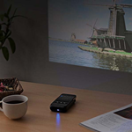 แจ่มเลย case Iphone 4/4S มี Projector ในตัวชาร์ทในตัวได้ด้วยจ้า