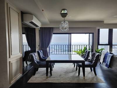 Corner Unit for rent at The Lumpini 24