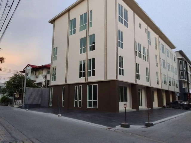 ให้เช่าอาคารโฮมออฟฟิศ 4.5 ชั้น อาคารใหม่ ใกล้รถไฟฟ้า Mrt ศรีนุช