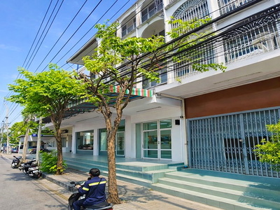 ใกล้ตลาดสดศิริชัย 900 ม. อาคารพาณิชย์ 4.5 ชั้น ติดถนนใหญ่เอกชัย 20-05-2026