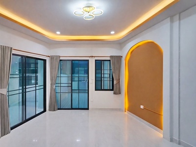 หลังมุม MRT สายสีชม สินแพทย์เสรีรักษ์ ทาวน์เฮาส์ 2นอน 2-3A/C 2น้ำ 13-03-2026