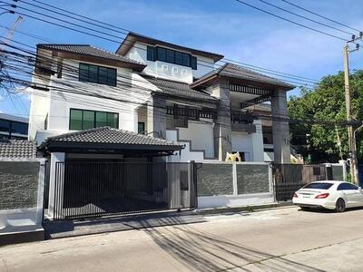 ให้เช่าสำนักงาน 4 ชั้นครึ่ง ขนาด 600 ตรม. ทาวน์อินทาวน์ ถนนศรีวรา 23-03-2026