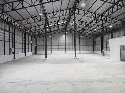 ให้เช่าโกดัง 600 ตรม. พร้อมออฟฟิศ ติดถนนหทัยราษฎร์ บางชัน 23-03-2026