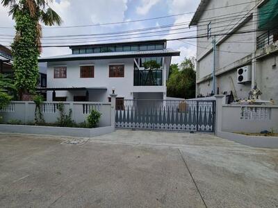 ให้เช่าบ้านเดี่ยว 2 ชั้น ถนนโชคชัย 4 เขตลาดพร้าว ใกล้ MRT โชคชัย 26-03-2026