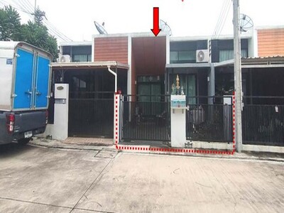 ทาวน์โฮม 3 ชั้น 3-4นอน รอยัลลาดกระบังกอล์ฟ ARL ลาดกระบัง 900 ม. 07-04-2026