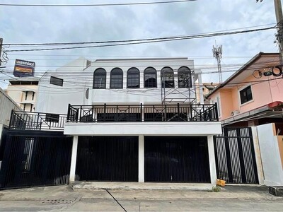 ให้เช่าบ้านเดี่ยว 3 ชั้น ซอยอุดมสุข 52 เขตบางนา ใกล้ BTS อุดมสุข 10-04-2026