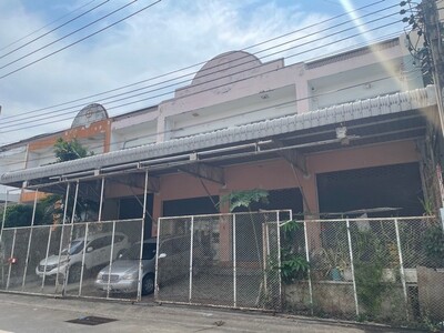 ขายอาคารพาณิชย์ 6.5 ชั้น 2 คูหา มีดาดฟ้า ย่านโบ๊เบ๊ คลองถม 16-04-2026