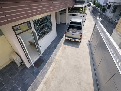 �Ҫ�ѯ��ҹ���� 100 ���. ICONSIAM 2��. MRT �����Ҿ 11-15   22-04-2026