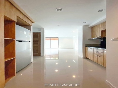 MRT�ط����� 1.4��. ����ٹ��ǹ� 4��.������ �Ѫ��  �������Ҥ�� 3�