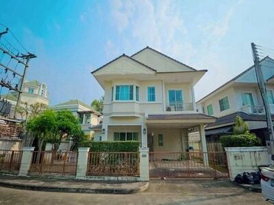 House for rent, 4 bedrooms, 3 bathrooms, with pool.