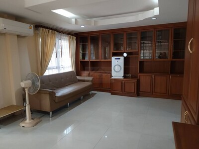 ให้เช่าบ้านเดี่ยว 2 ชั้น 84 ตรว. 4 ห้องนอน โชคชัย 4 หมู่บ้าน ต.รว