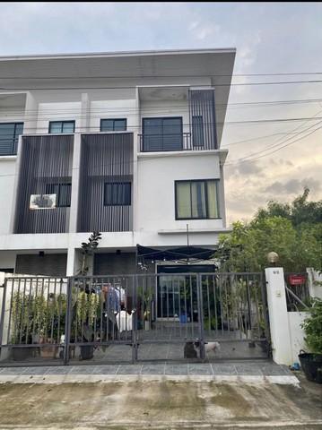 ขายทาวน์เฮ้าส์ 2ชั้น ปรับปรุงใหม่ 25.5 ตรว หมู่บ้านยลประภา ลาดพร้