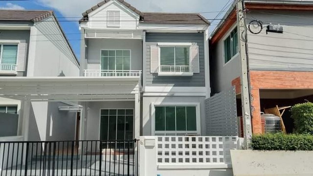 ขายทาวน์โฮม 2 ชั้น สไตล์บ้านเดี่ยว เดอะวิลเลจ บางนา กม.8 รีโนเวทใ